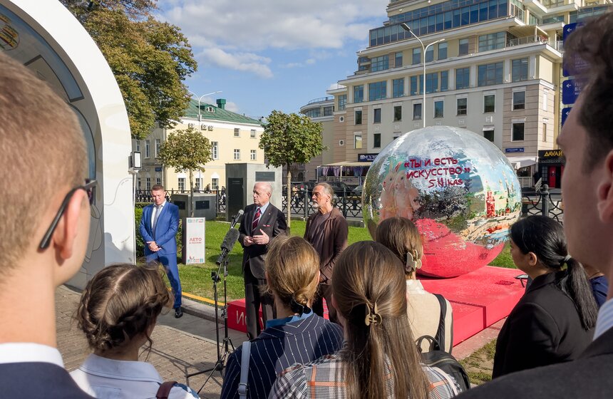 Арт-объект "Ты и есть искусство" открылся на Страстном бульваре 14 фото