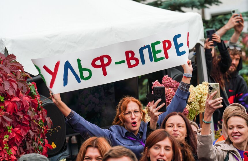 Тыкву весом 969 кг представили на выставке "Овощи-гиганты" 2 фото