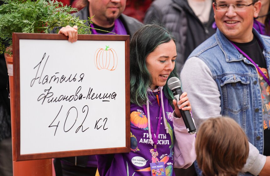 Тыкву весом 969 кг представили на выставке "Овощи-гиганты" 15 фото