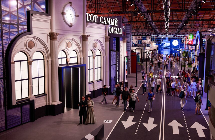 В "Манеже" открылась интерактивная выставка "Та самая Москва" 23 фото