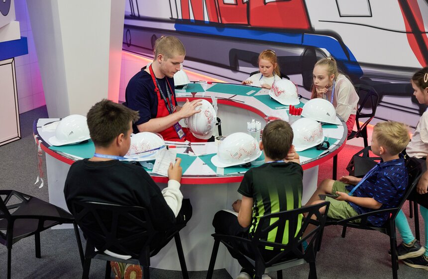 В "Манеже" открылась интерактивная выставка "Та самая Москва" 16 фото