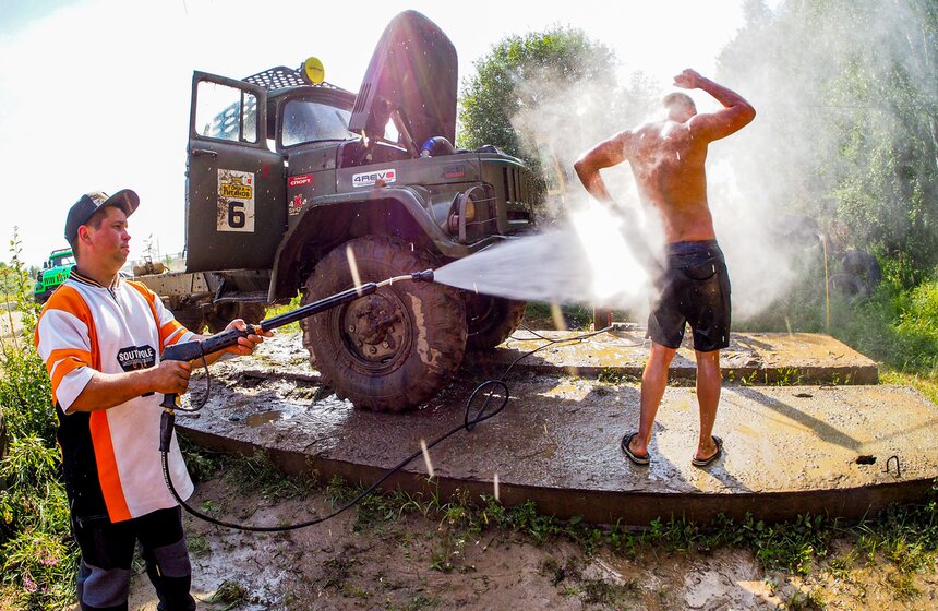 Автомобильные гонки по бездорожью прошли в Твери 29 фото