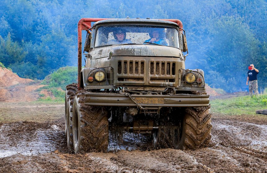 Автомобильные гонки по бездорожью прошли в Твери 20 фото