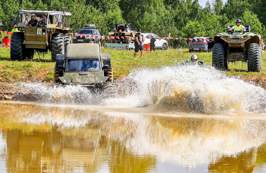 Автомобильные гонки по бездорожью прошли в Твери 3 фото
