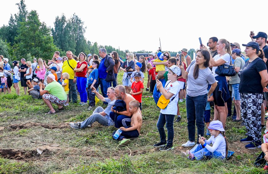 Автомобильные гонки по бездорожью прошли в Твери 22 фото