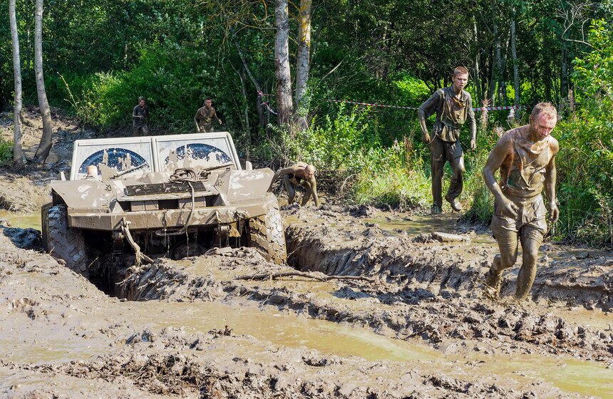 Автомобильные гонки по бездорожью прошли в Твери 28 фото