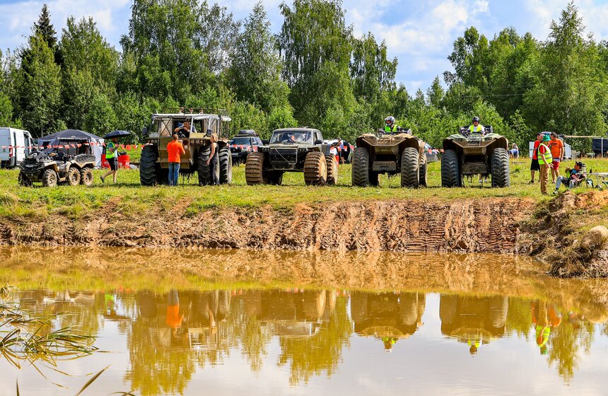 Автомобильные гонки по бездорожью прошли в Твери 1 фото
