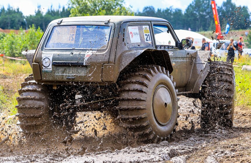 Автомобильные гонки по бездорожью прошли в Твери 8 фото