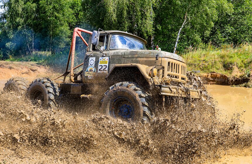 Автомобильные гонки по бездорожью прошли в Твери 15 фото