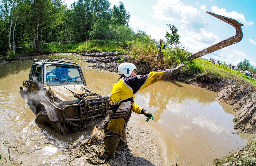 Автомобильные гонки по бездорожью прошли в Твери 17 фото