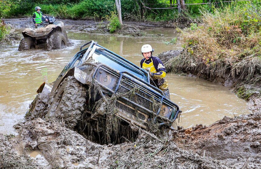 Автомобильные гонки по бездорожью прошли в Твери 11 фото