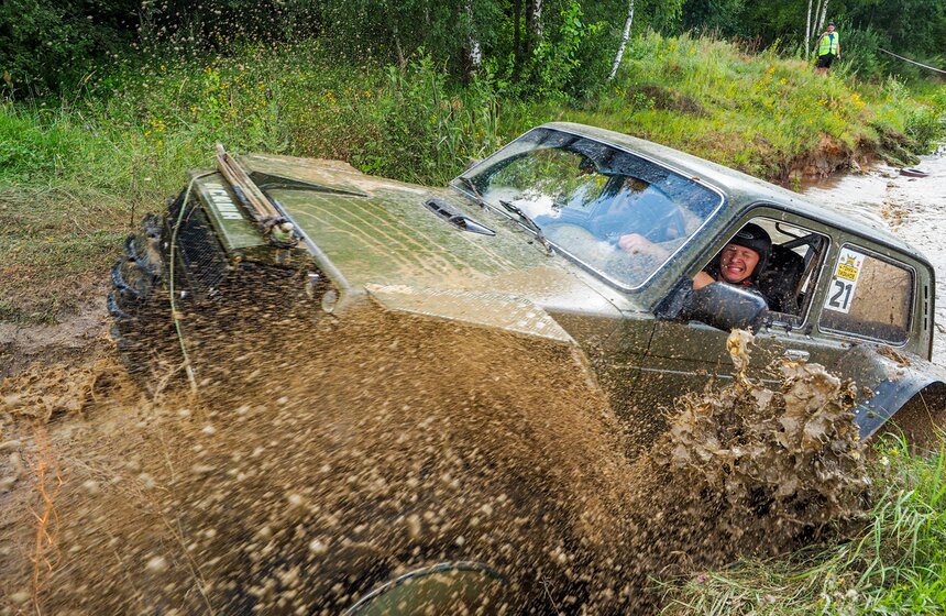 Автомобильные гонки по бездорожью прошли в Твери 7 фото