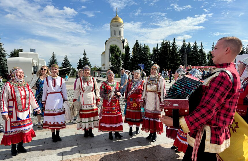 В Москве состоялся фестиваль славянского искусства "Русское поле" 16 фото