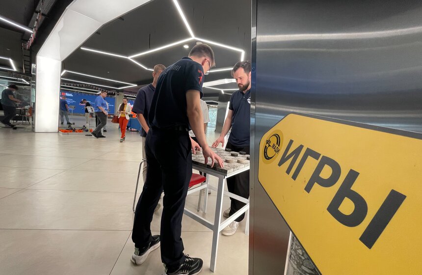 "Ростех" отметил лучших специалистов на чемпионате "Время первых" 17 фото