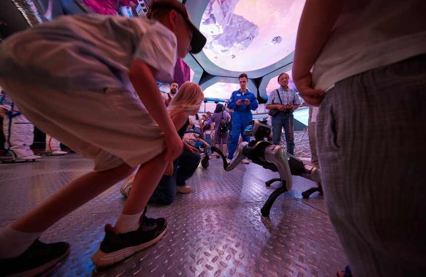 Экспозицию "Мой район" представили в парке 50-летия Октября в рамках форума "Москва 2030" 14 фото