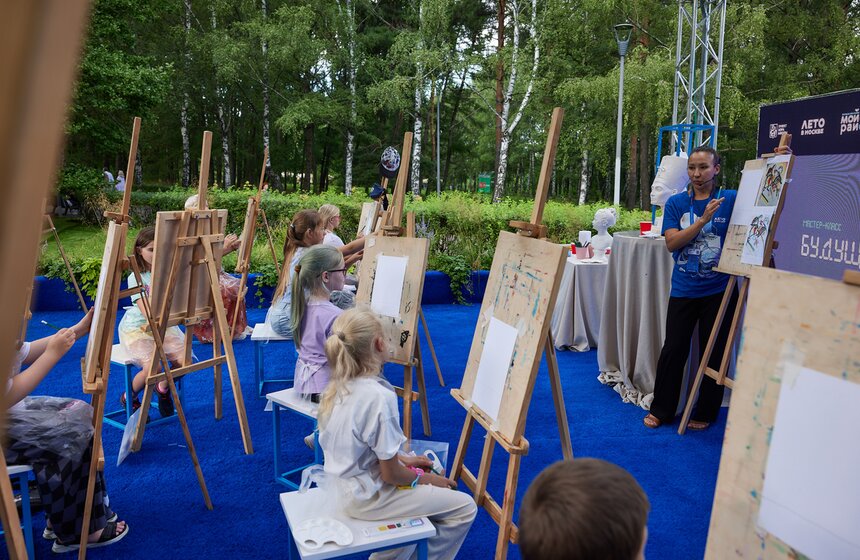 Экспозицию "Мой район" представили в парке 50-летия Октября в рамках форума "Москва 2030" 7 фото