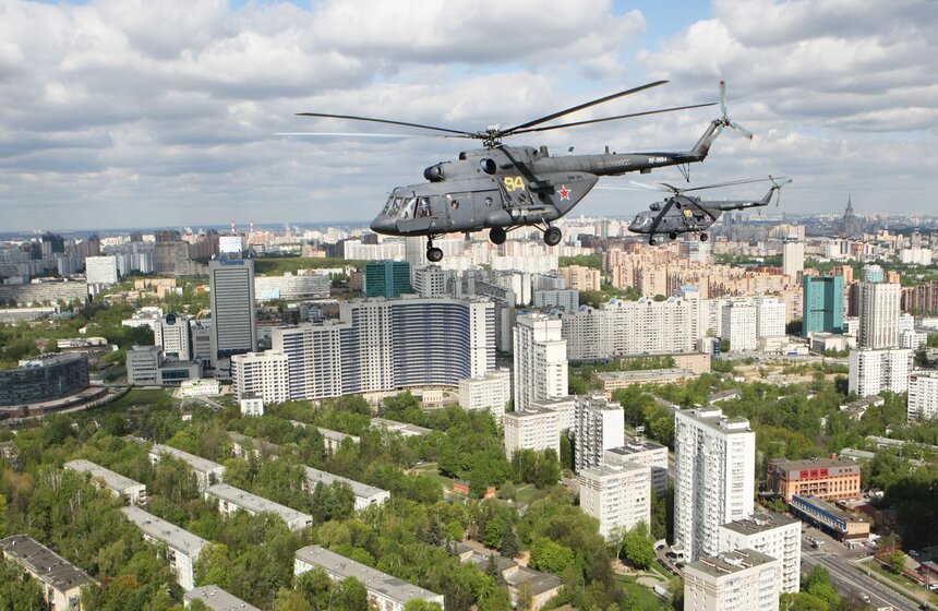 Над Москвой пролетели участники будущего Парада Победы 26 фото