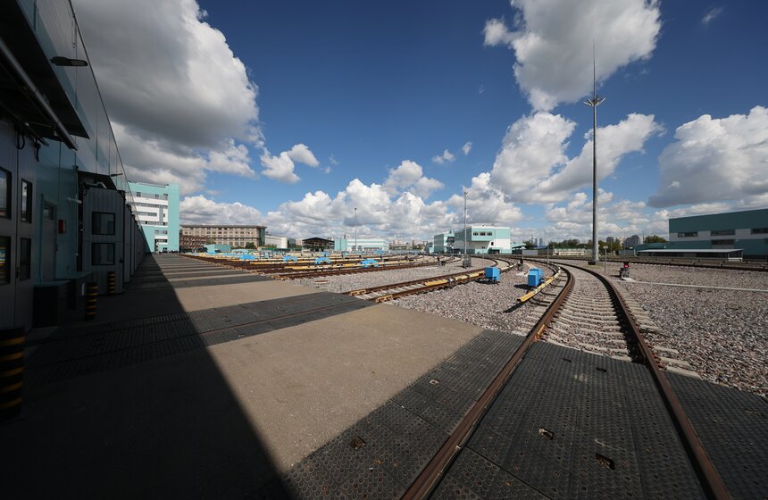 Тематический поезд к 90-летию Олега Табакова запустили в московском метро 13 фото