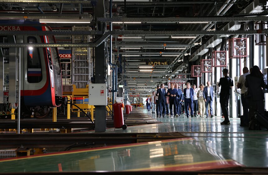 Тематический поезд к 90-летию Олега Табакова запустили в московском метро 9 фото