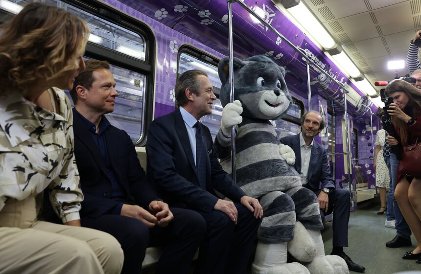 Тематический поезд к 90-летию Олега Табакова запустили в московском метро 12 фото