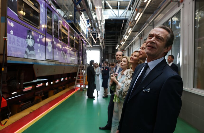 Тематический поезд к 90-летию Олега Табакова запустили в московском метро 11 фото