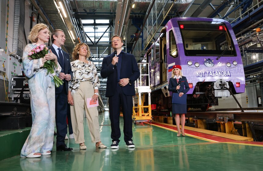 Тематический поезд к 90-летию Олега Табакова запустили в московском метро 10 фото