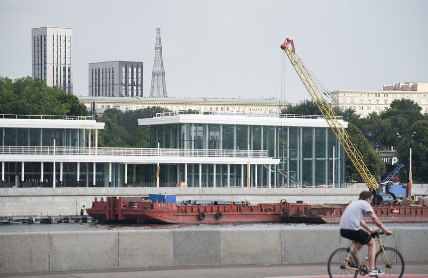 Павильоны появились на Пушкинской набережной в Парке Горького 3 фото