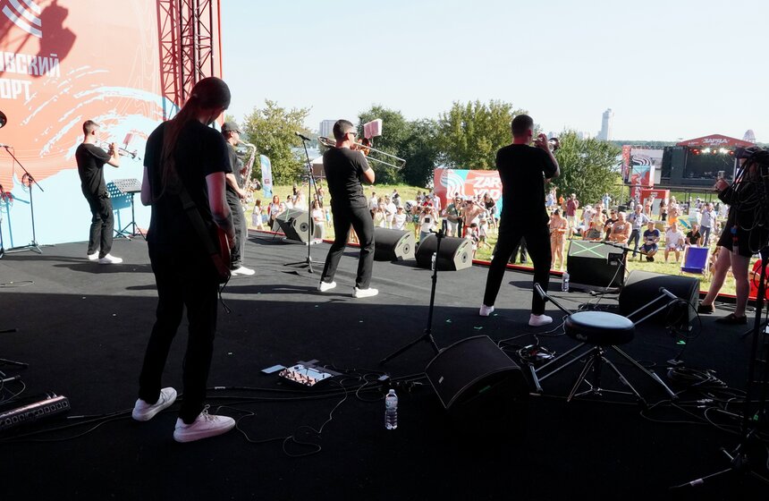В Строгинском затоне прошел фестиваль "Zaryad Fest" 8 фото