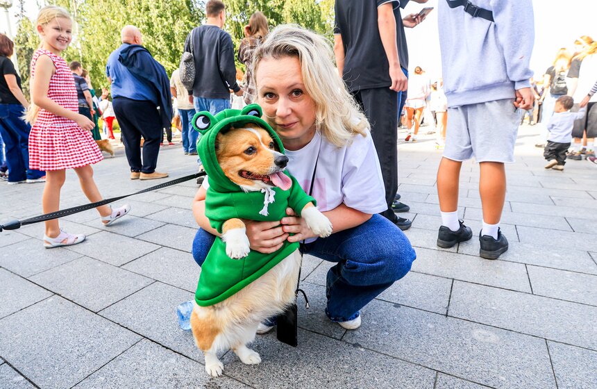 На ВДНХ прошел костюмированный парад корги 10 фото