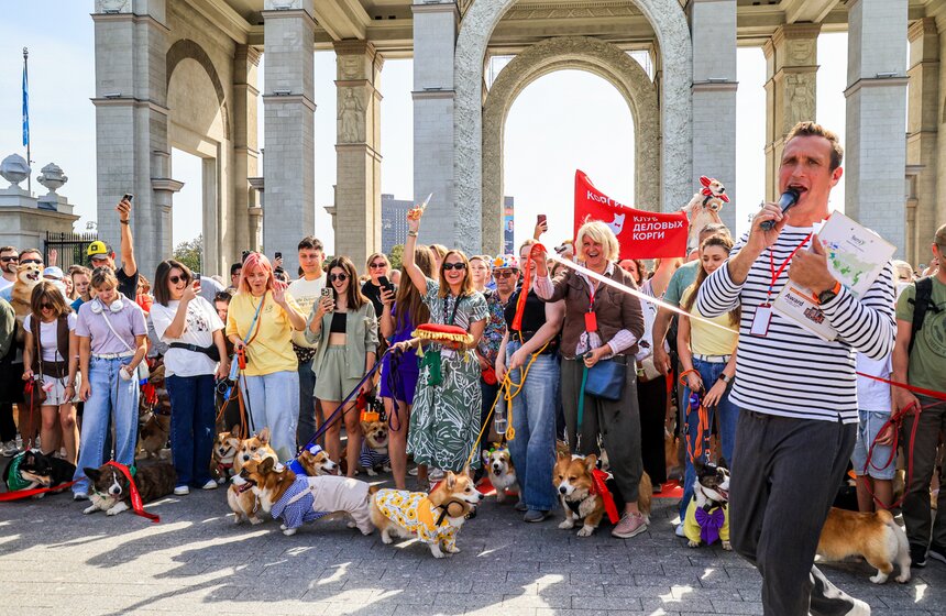 На ВДНХ прошел костюмированный парад корги 12 фото