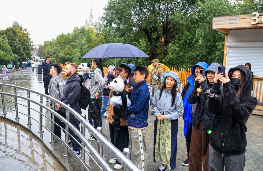 Артисты китайского театра "Саньтоци" посетили Московский зоопарк 12 фото