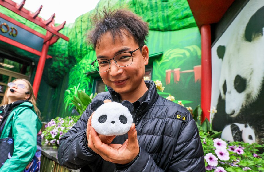 Артисты китайского театра "Саньтоци" посетили Московский зоопарк 1 фото