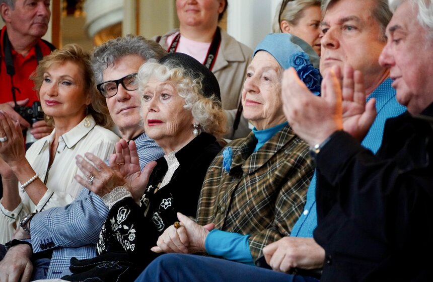 Сбор труппы прошел в Театре Маяковского перед открытием нового сезона 12 фото