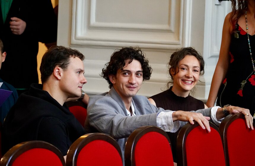 Сбор труппы прошел в Театре Маяковского перед открытием нового сезона 10 фото