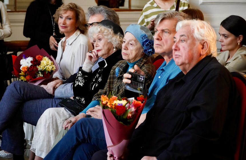 Сбор труппы прошел в Театре Маяковского перед открытием нового сезона 25 фото