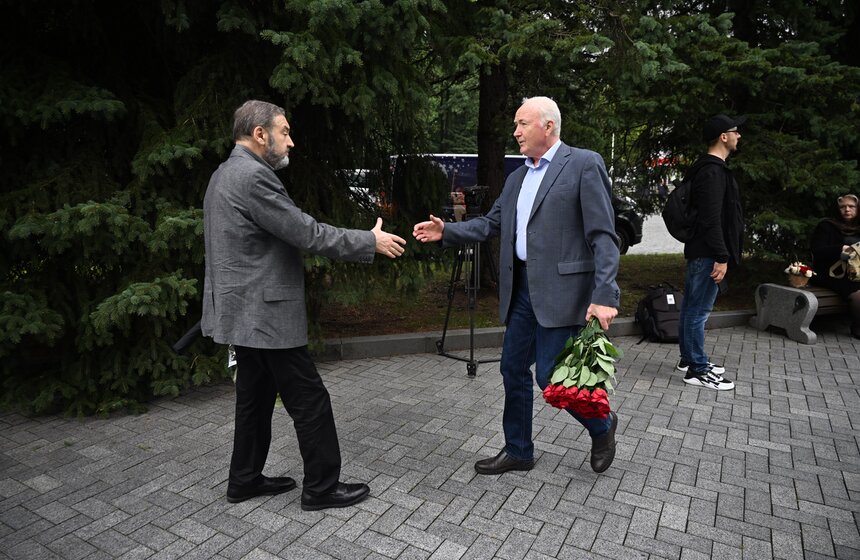 В Москве простились с режиссером Юрием Карой 15 фото