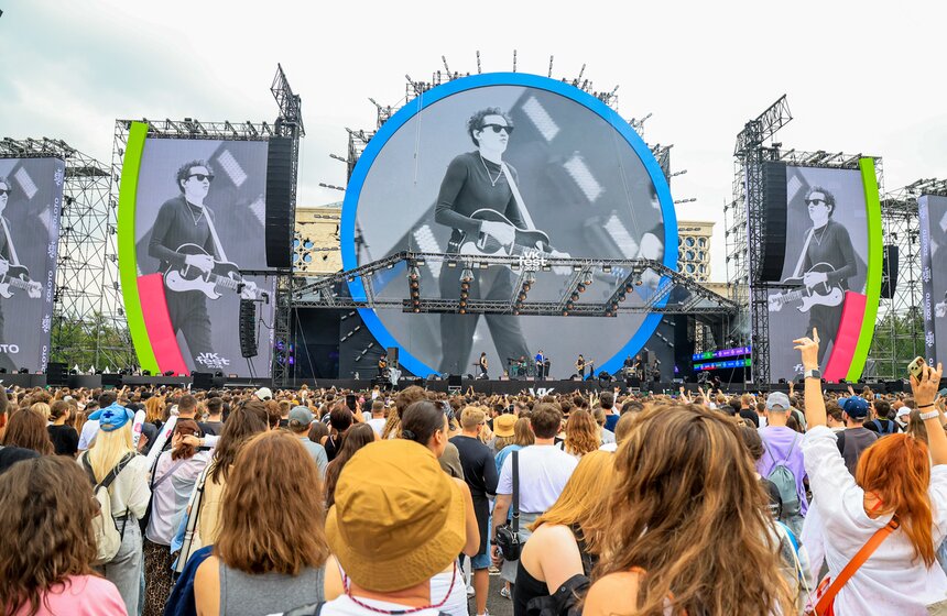 В Москве завершился фестиваль VK Fest с участием звезд эстрады 21 фото