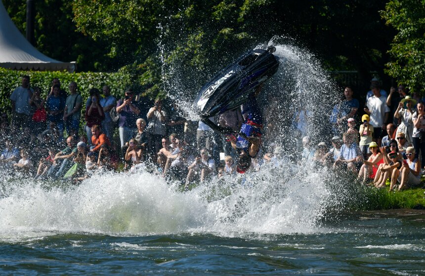 "Гидрофлай-фест" прошел в Измайловском парке в Москве 33 фото