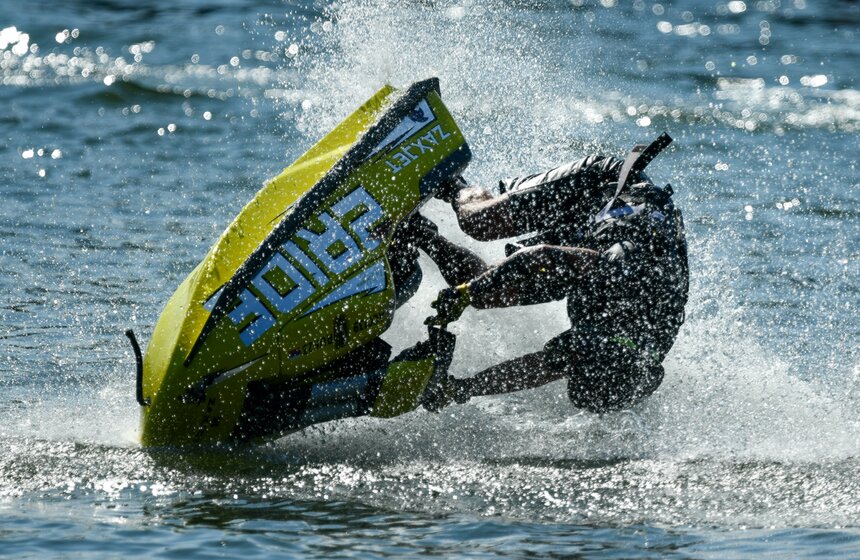 "Гидрофлай-фест" прошел в Измайловском парке в Москве 24 фото