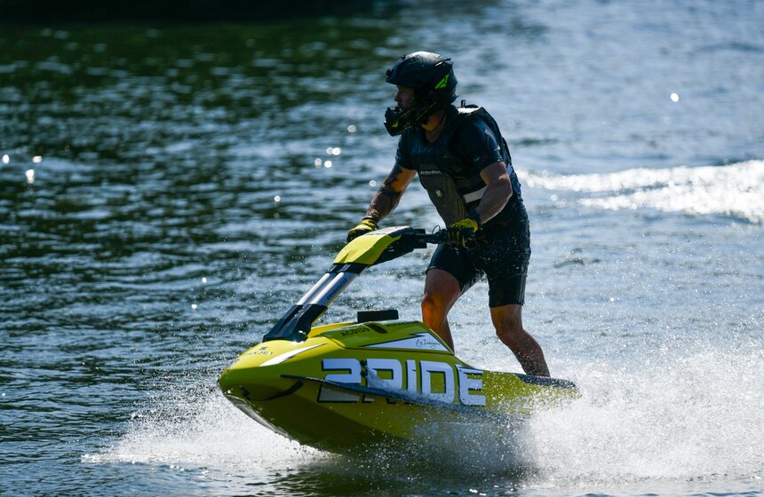 "Гидрофлай-фест" прошел в Измайловском парке в Москве 21 фото