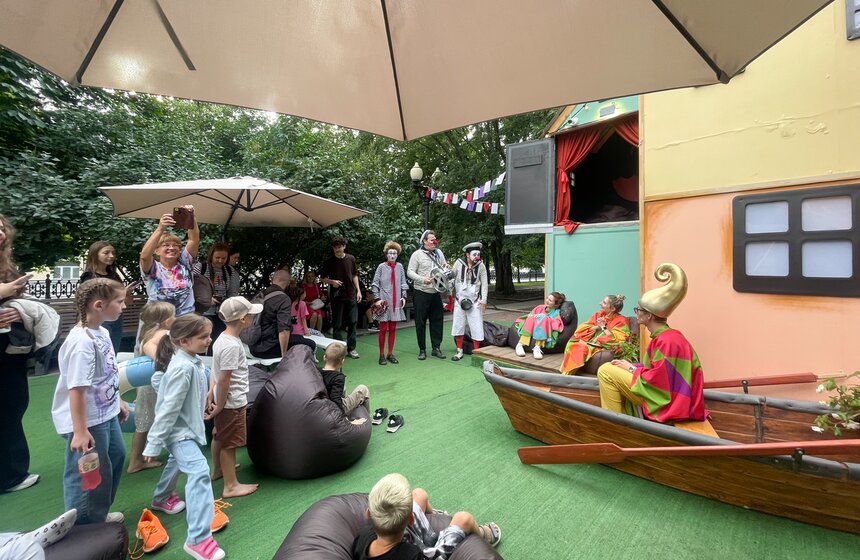 Экскурсия для детей прошла на Цветном бульваре в рамках "Театрального бульвара" 5 фото