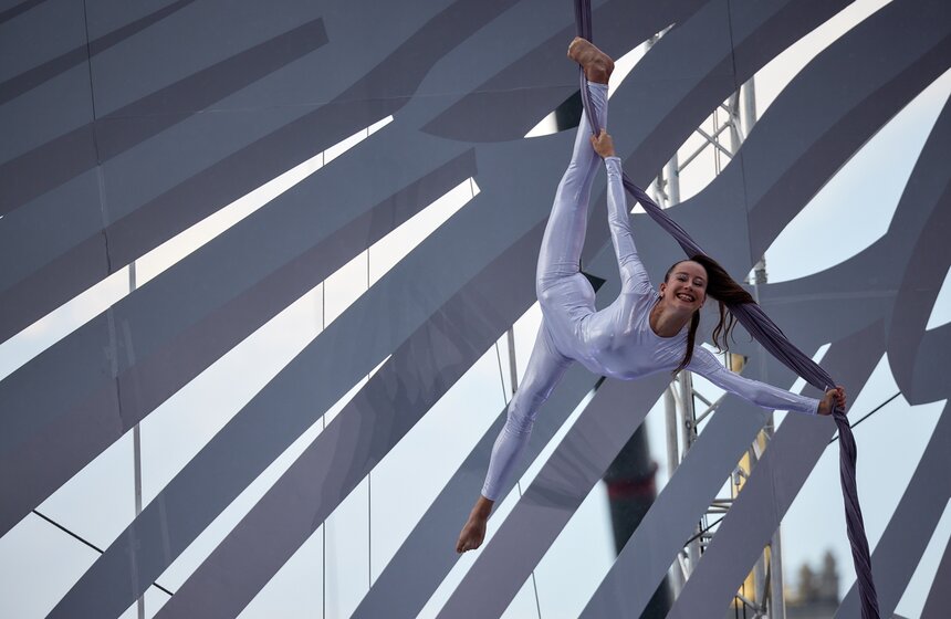 Фестиваль воздушных гимнастов "Трапеция" прошел на ВДНХ 18 фото