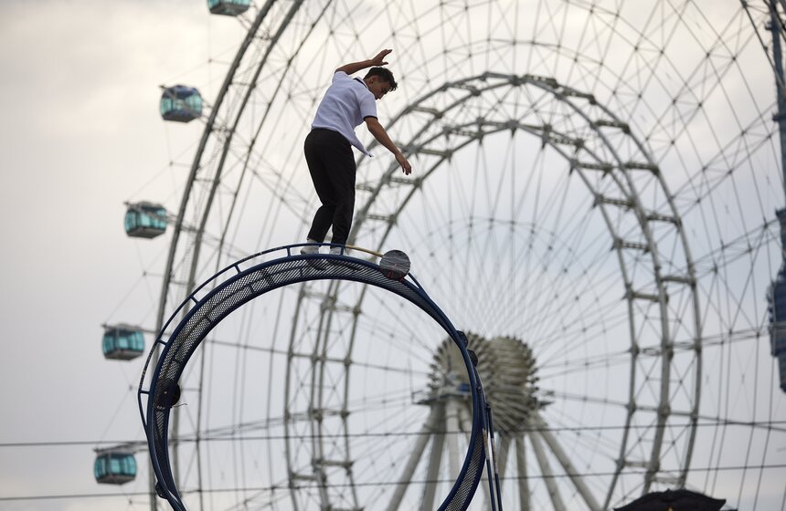 Фестиваль воздушных гимнастов "Трапеция" прошел на ВДНХ 24 фото