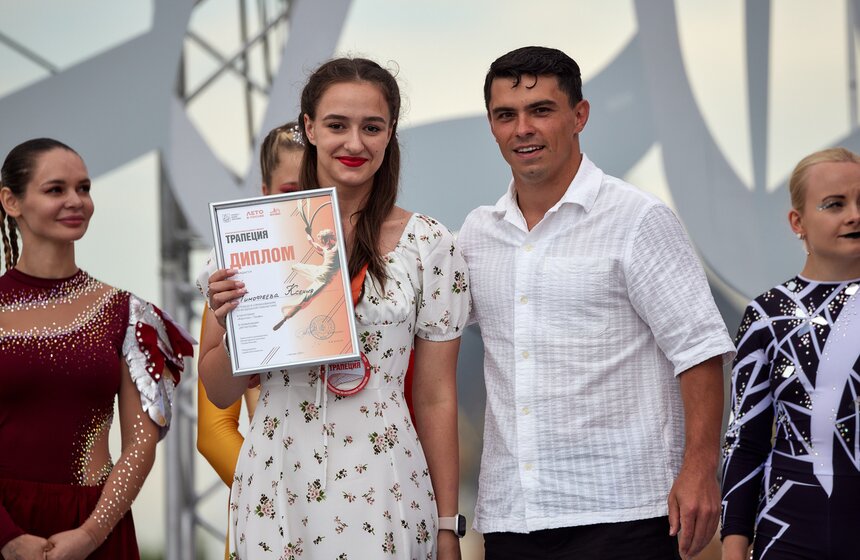 Фестиваль воздушных гимнастов "Трапеция" прошел на ВДНХ 38 фото