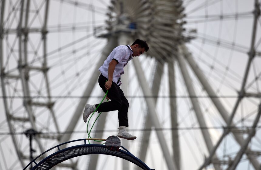 Фестиваль воздушных гимнастов "Трапеция" прошел на ВДНХ 26 фото