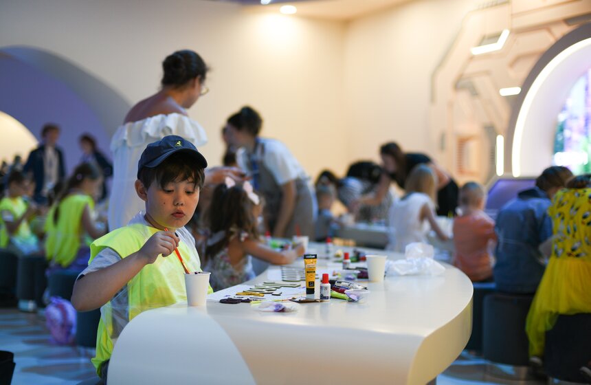 Выставка о социальной сфере открылась в Гостином Дворе на форуме "Москва 2030" 4 фото