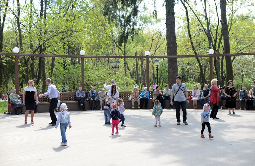 В  "Царицыно" открылась танцевальная площадка 6 фото