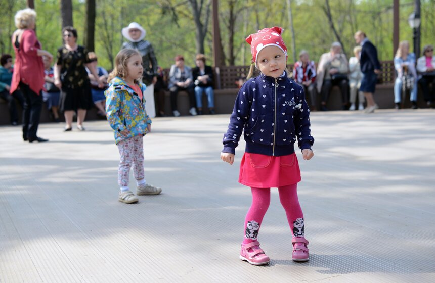 В  "Царицыно" открылась танцевальная площадка 4 фото
