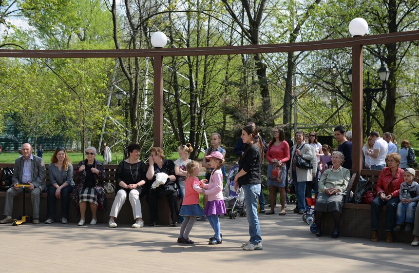 В  "Царицыно" открылась танцевальная площадка 10 фото