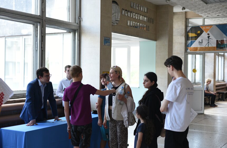 "Ростех" отметил лучших специалистов на чемпионате "Время первых" 6 фото